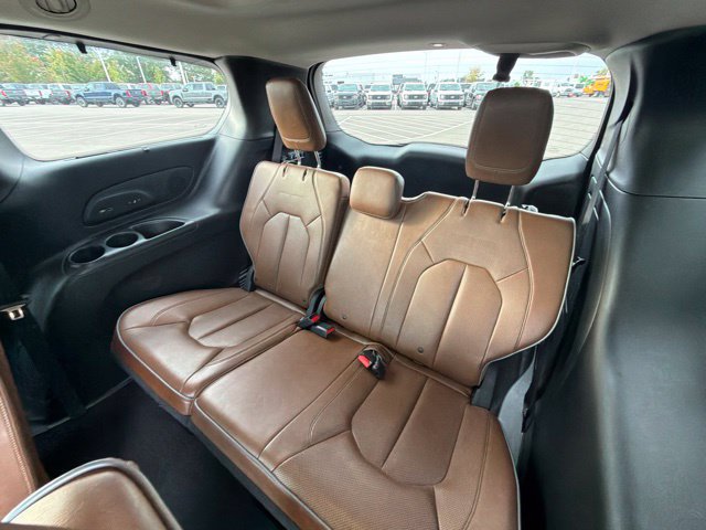 Used 2017 Chrysler Pacifica Limited FWD image 18