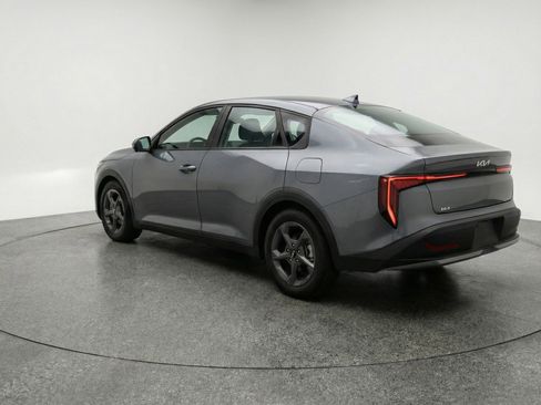 Used 2025 Kia K4 LXS image 5