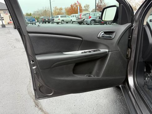 Used 2020 Dodge Journey SE w/ SE Popular Equipment Group image 19