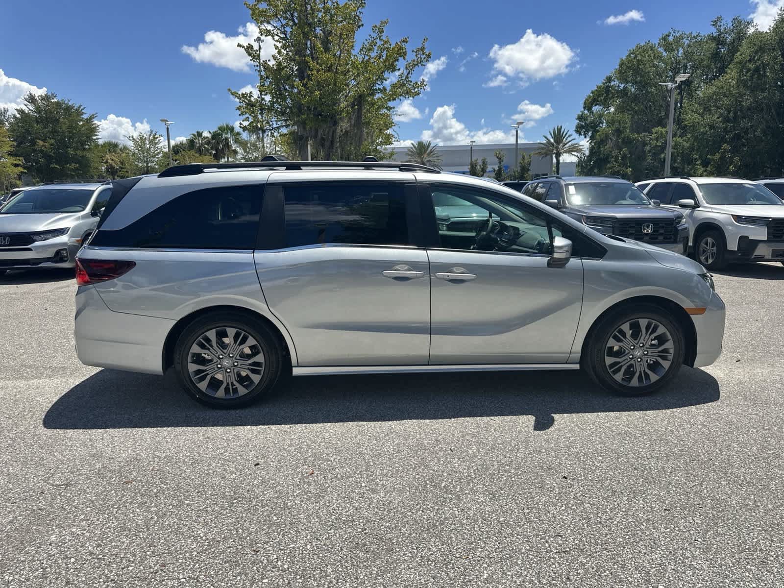 New 2026 Honda Odyssey Touring image 7