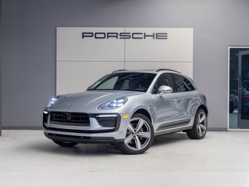 Certified 2026 Porsche Macan AWD/4WD image 1