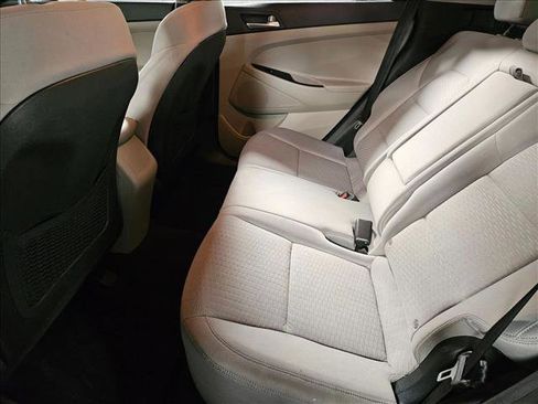 Used 2019 Hyundai Tucson SE FWD image 16