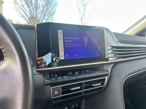 Used 2025 Toyota Camry SE image 19