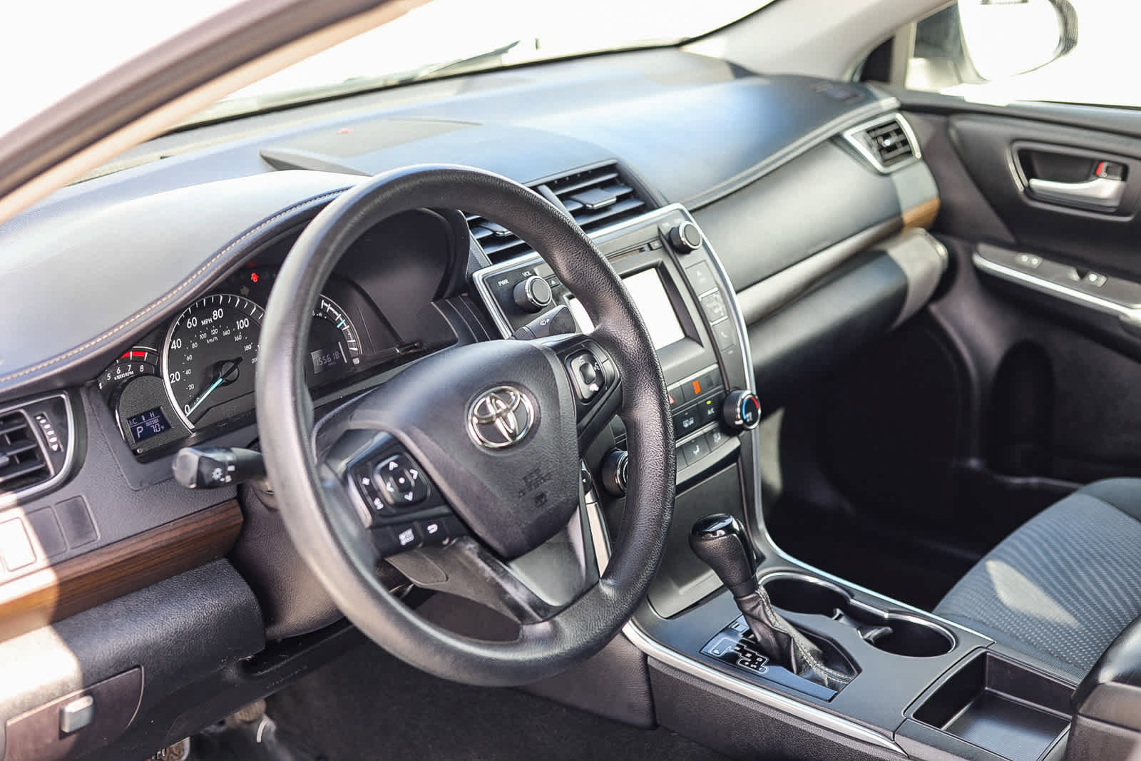 Used 2015 Toyota Camry LE FWD image 12