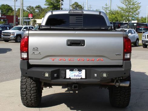 Used 2018 Toyota Tacoma SR5 image 4