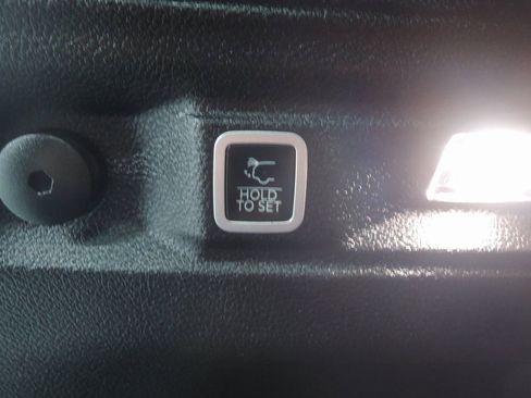 Used 2024 Jeep Grand Cherokee L Laredo image 28