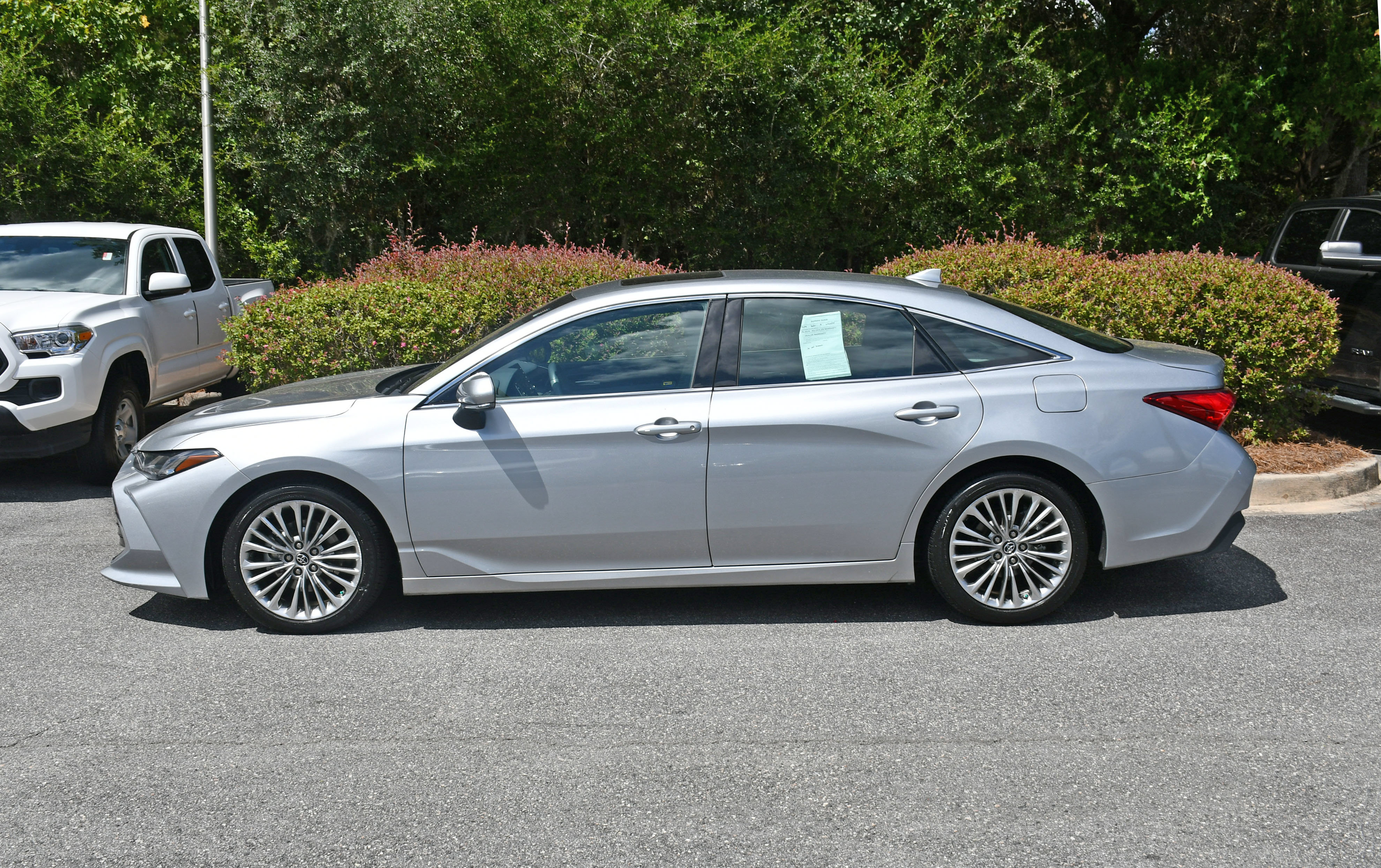 Used 2019 Toyota Avalon Limited w/ Advanced Safety Package FWD image 2