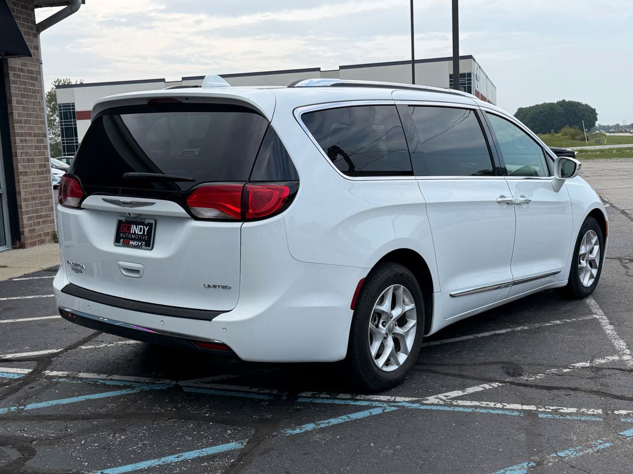Used 2020 Chrysler Pacifica Limited FWD image 5