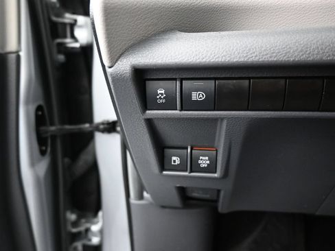 Used 2024 Toyota Sienna XLE FWD image 34