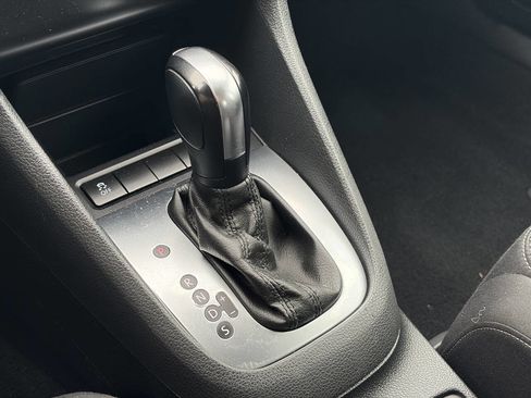 Used 2013 Volkswagen Golf 4-Door FWD image 29
