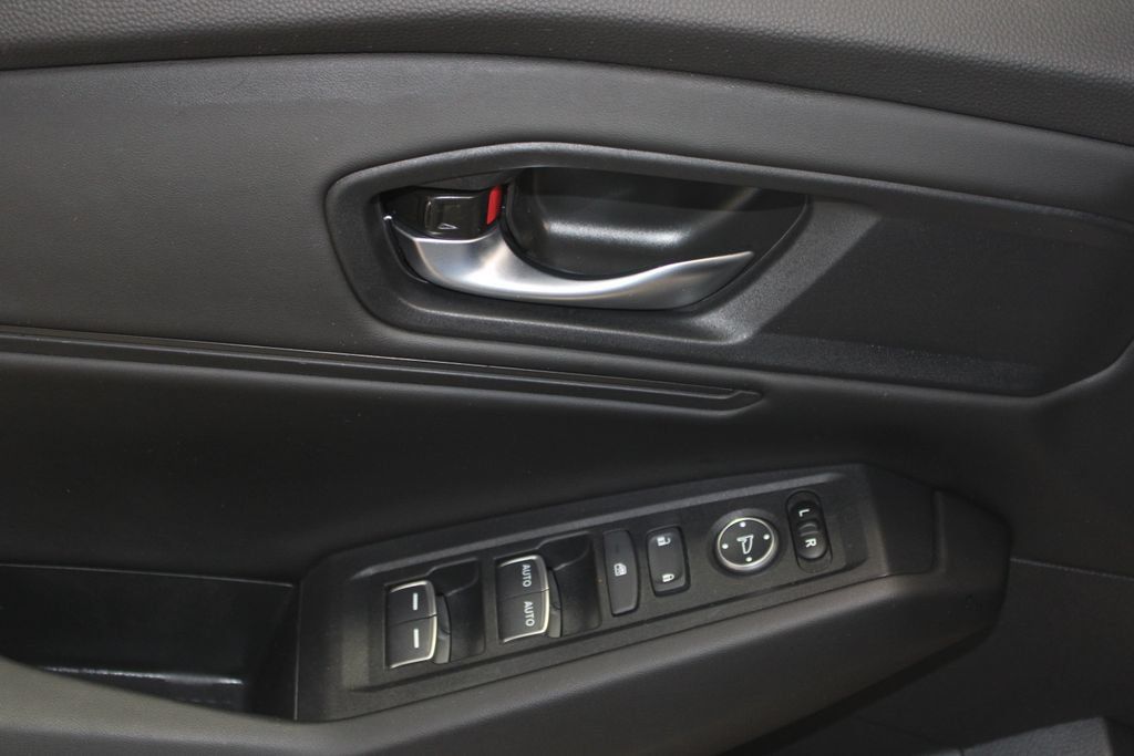 Certified 2025 Honda Accord SE image 6