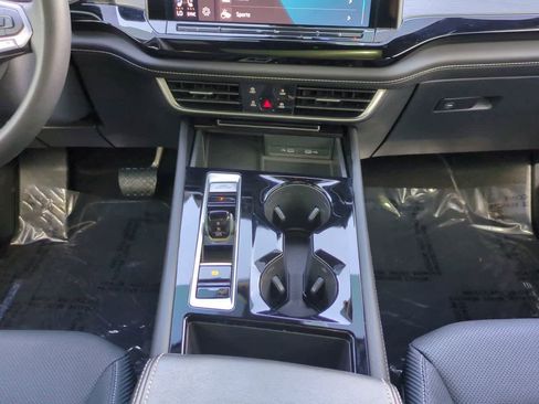 Used 2024 Volkswagen Atlas Cross Sport SE w/ Panoramic Sunroof Package image 18