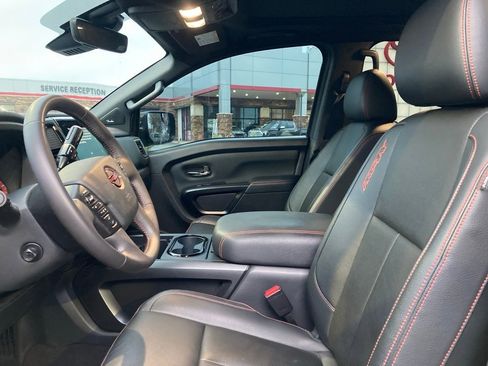 Used 2024 Nissan Titan PRO-4X w/ Pro-4x Convenience Package image 10