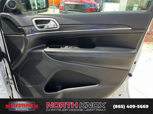 Used 2021 Jeep Grand Cherokee Limited w/ Luxury Group II RWD image 28