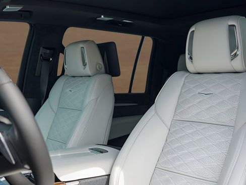 New 2026 Cadillac Escalade ESV Platinum Sport w/ LPO, ONYX Package AWD/4WD image 11