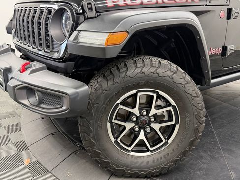 Used 2024 Jeep Wrangler Unlimited Rubicon AWD/4WD image 5