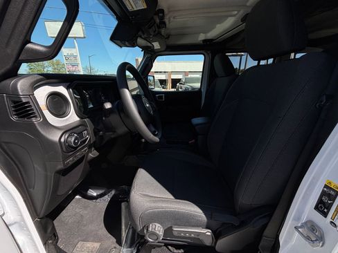Used 2025 Jeep Wrangler Sport S image 26