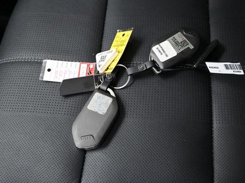 Used 2025 Kia Telluride EX w/ EX Captain's Chair Package FWD image 33
