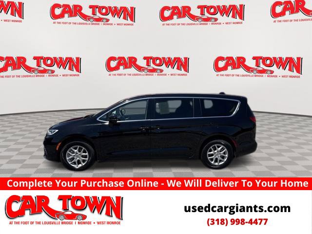 Used 2024 Chrysler Pacifica Touring-L FWD image 1