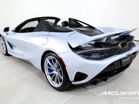 Used 2026 McLaren 750S Spider RWD image 8