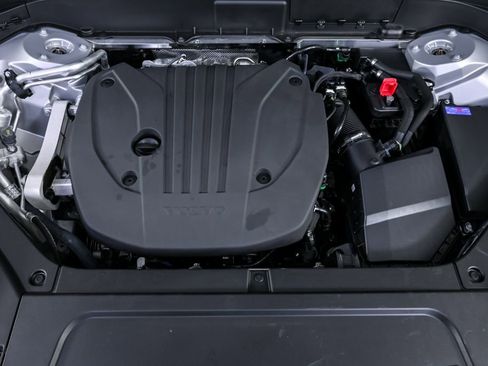 Used 2025 Volvo XC90 B5 Plus image 36