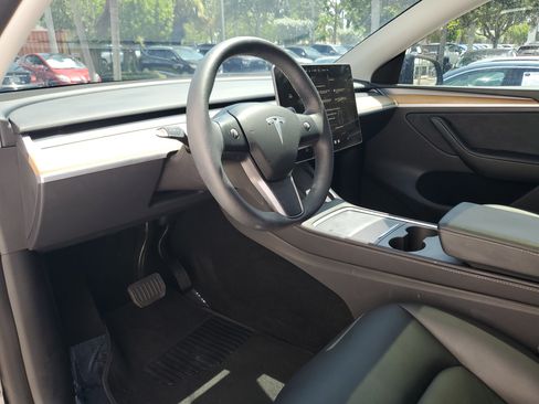 Used 2024 Tesla Model Y Long Range AWD/4WD image 20