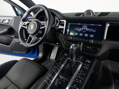 Certified 2019 Porsche Macan AWD/4WD image 31