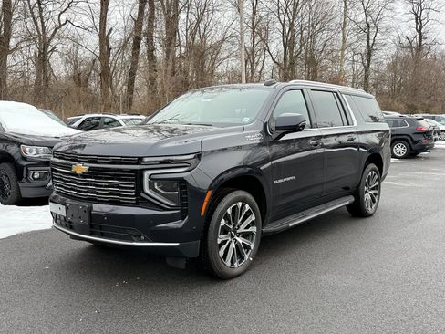 New 2025 Chevrolet Suburban High Country image 3