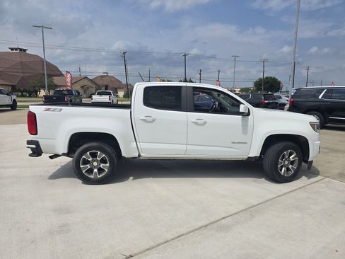 Used 2018 Chevrolet Colorado Z71 AWD/4WD image 2