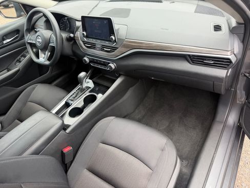 Used 2024 Nissan Altima 2.5 SV FWD image 11