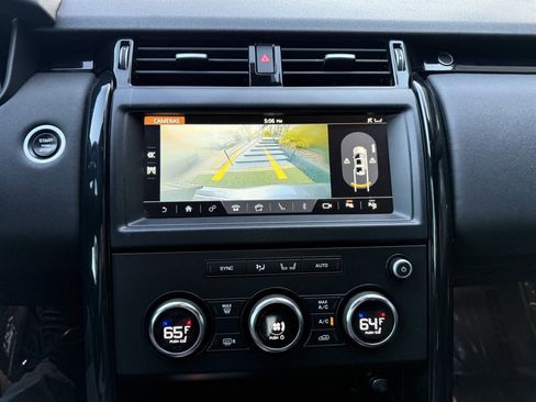Used 2020 Land Rover Discovery SE AWD/4WD image 28