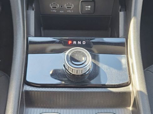 Used 2024 Jeep Grand Cherokee Laredo image 13