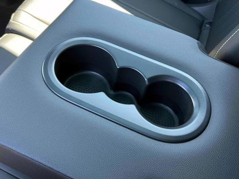 Used 2022 Volkswagen Tiguan SE R-Line image 15