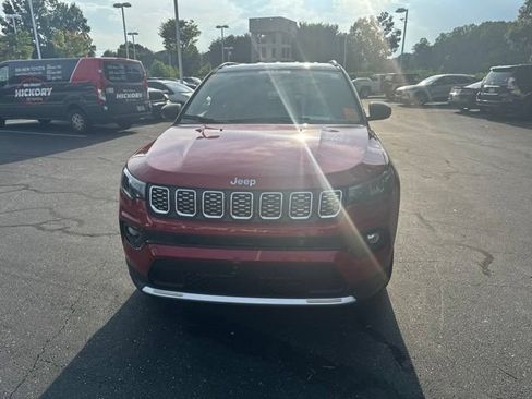 Used 2025 Jeep Compass Limited AWD/4WD image 10