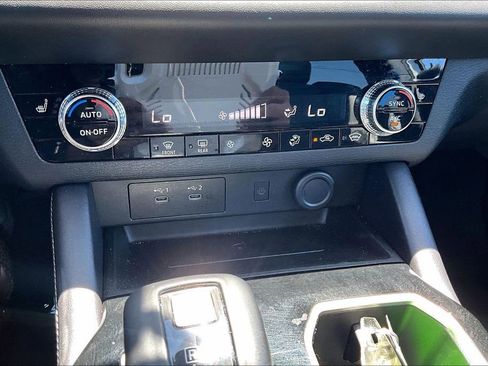 Used 2025 Mitsubishi Outlander SE AWD/4WD image 16