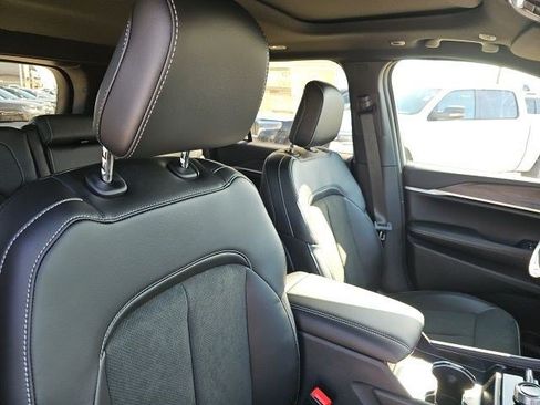 New 2026 Jeep Grand Cherokee Altitude AWD/4WD image 11