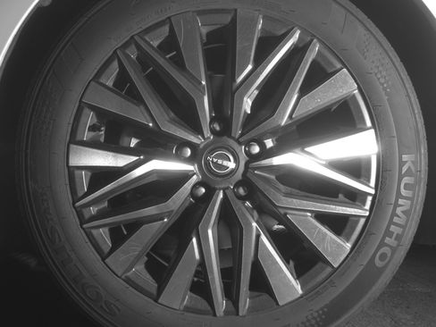 Used 2025 Nissan Altima 2.5 SV FWD image 12