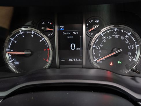 Used 2024 Toyota 4Runner Limited AWD/4WD image 27