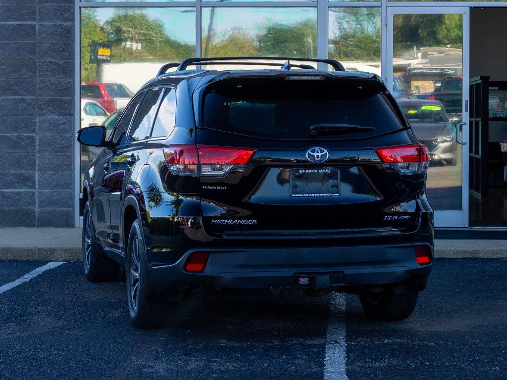 Used 2017 Toyota Highlander XLE w/ Protection Package #3 AWD/4WD image 4