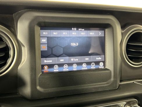 Used 2023 Jeep Gladiator Sport image 22