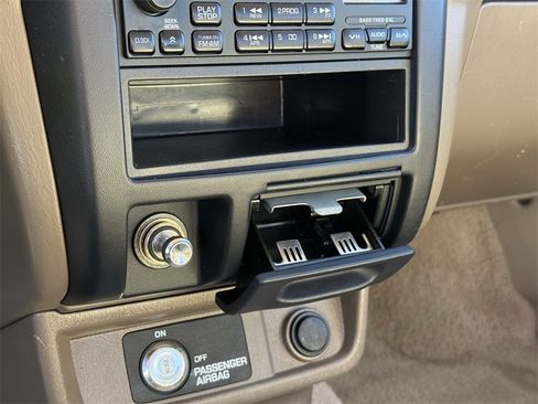 Used 1998 Nissan Frontier XE image 23