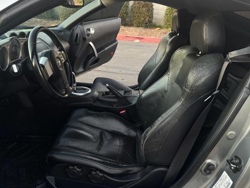 Used 2005 Nissan 350Z 35th Anniversary Edition w/ (N93) Cargo Convenience Pkg image 11