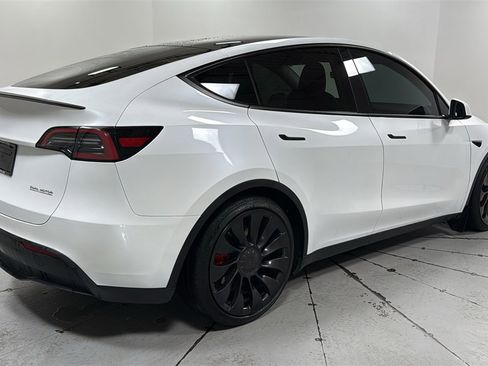 Used 2025 Tesla Model Y Performance image 5