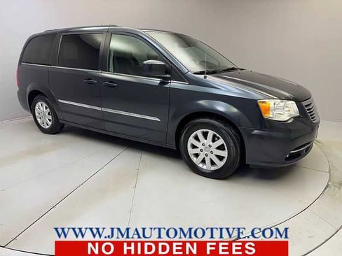 Used 2014 Chrysler Town & Country Touring image 7