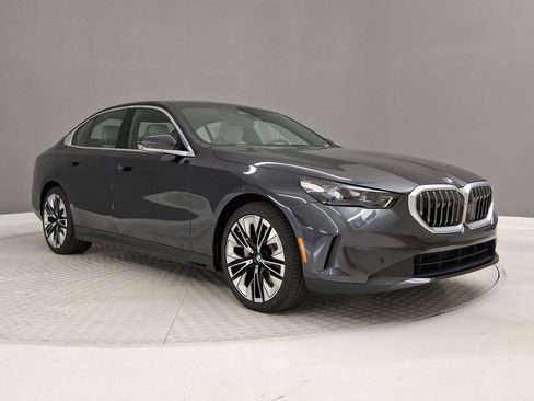 New 2026 BMW 530i w/ Convenience Package RWD image 5