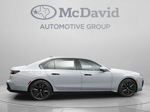 Used 2023 BMW 760i xDrive w/ Executive Package AWD/4WD image 9