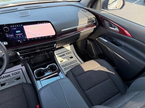 Used 2024 Chevrolet Traverse Z71 w/ Enhanced Driving Package AWD/4WD image 18