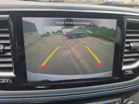Used 2021 Chrysler Pacifica Touring-L FWD image 24