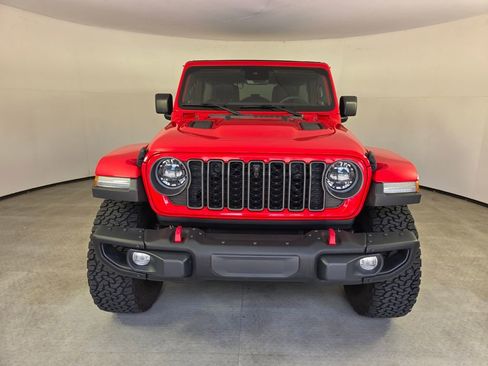 Used 2024 Jeep Wrangler Unlimited Rubicon AWD/4WD image 2