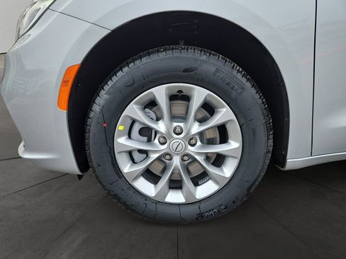 New 2026 Chrysler Pacifica Limited image 14